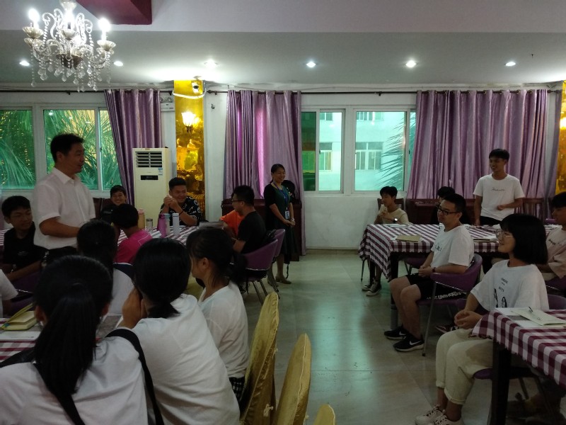 ▲現(xiàn)場(chǎng)交流，氣氛熱烈